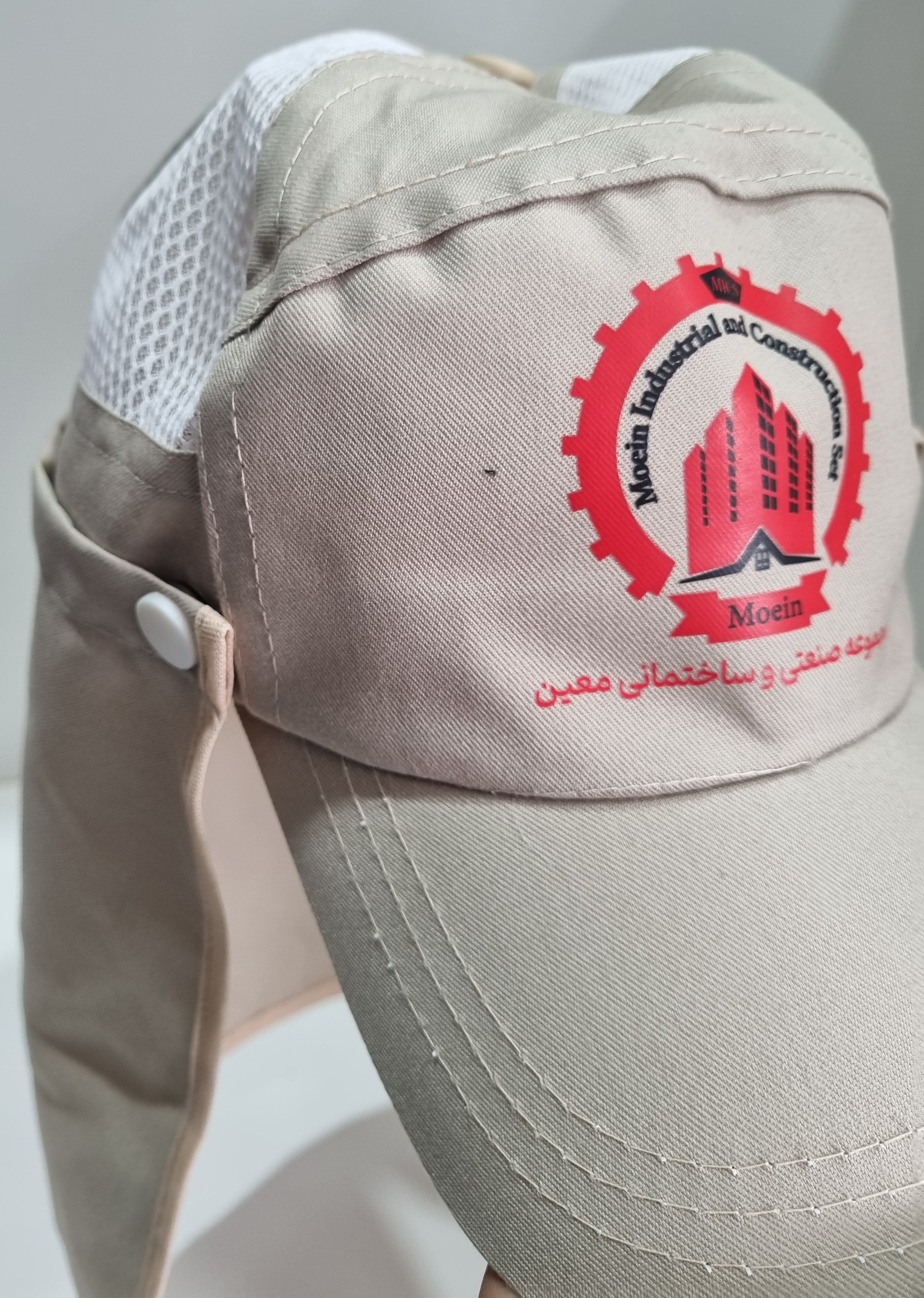 کلاه شالدار دکمه دار کرم